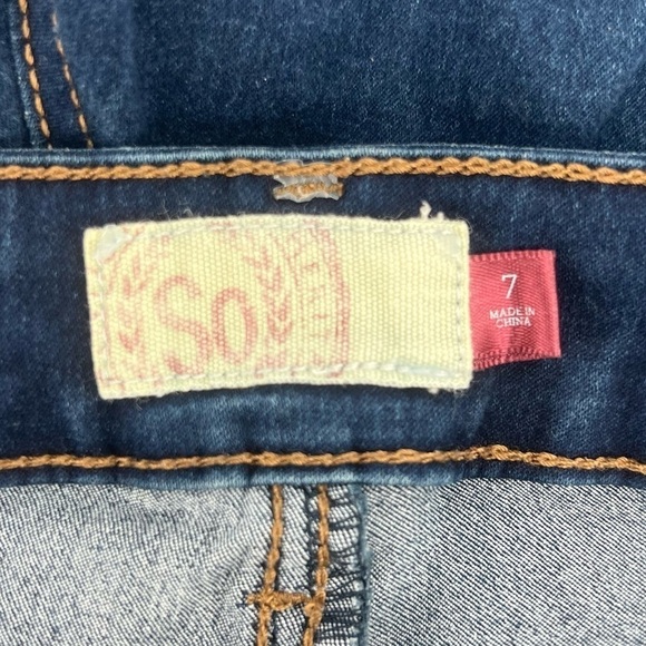 SO Cuffed Hem Jean Shorts Size 7 Women’s - Picture 2 of 5